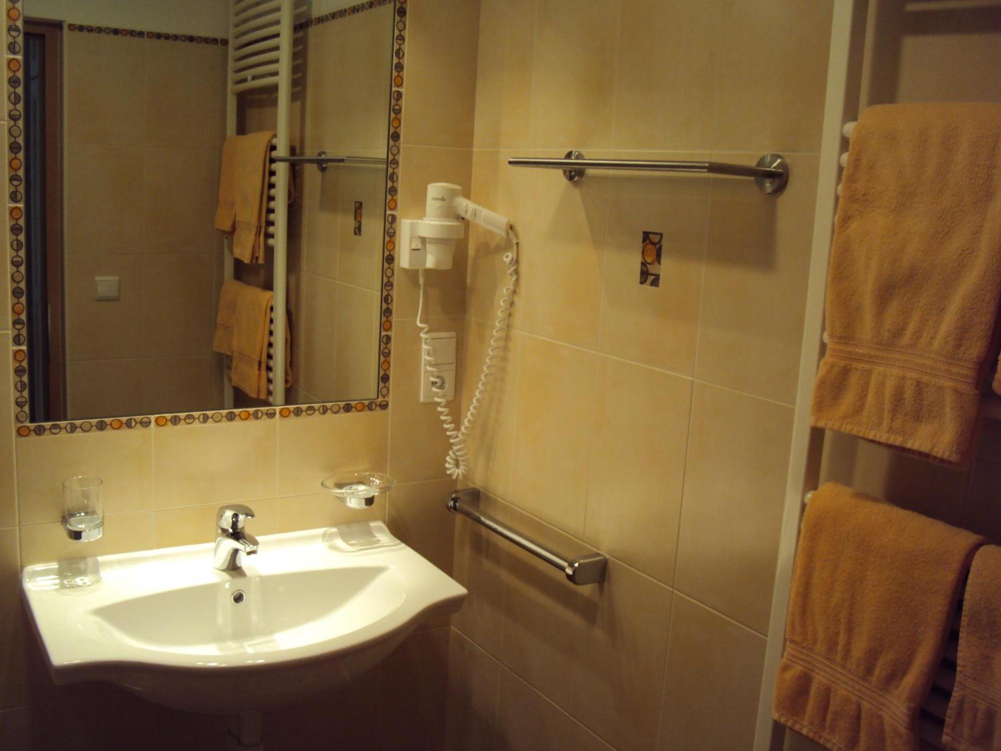 Haus Fliri Hotell Graun im Vinschgau Rum bild