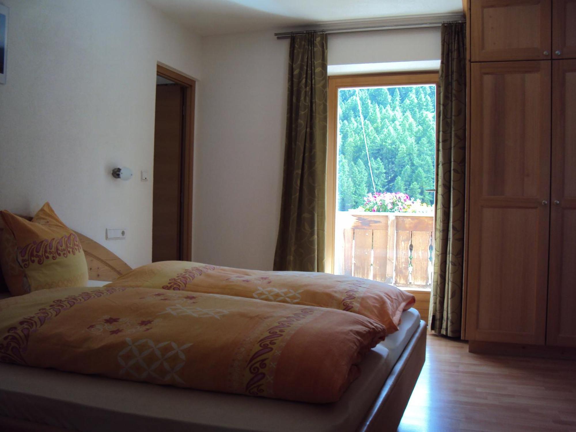 Haus Fliri Hotell Graun im Vinschgau Rum bild