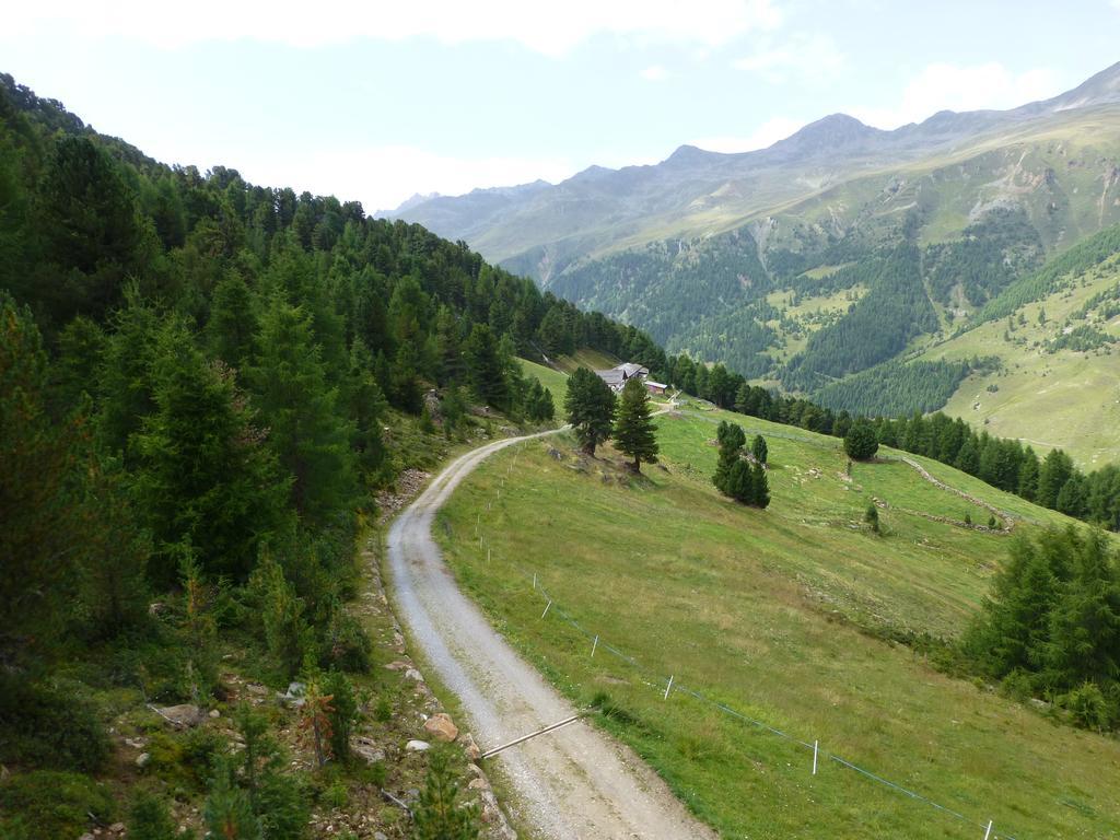 Haus Fliri Hotell Graun im Vinschgau Exteriör bild