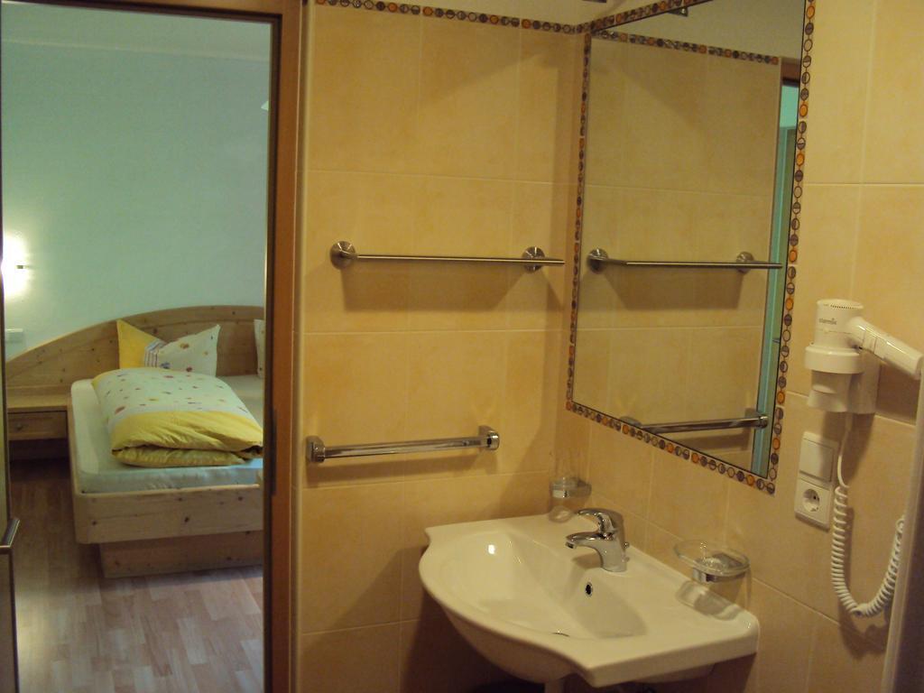 Haus Fliri Hotell Graun im Vinschgau Rum bild